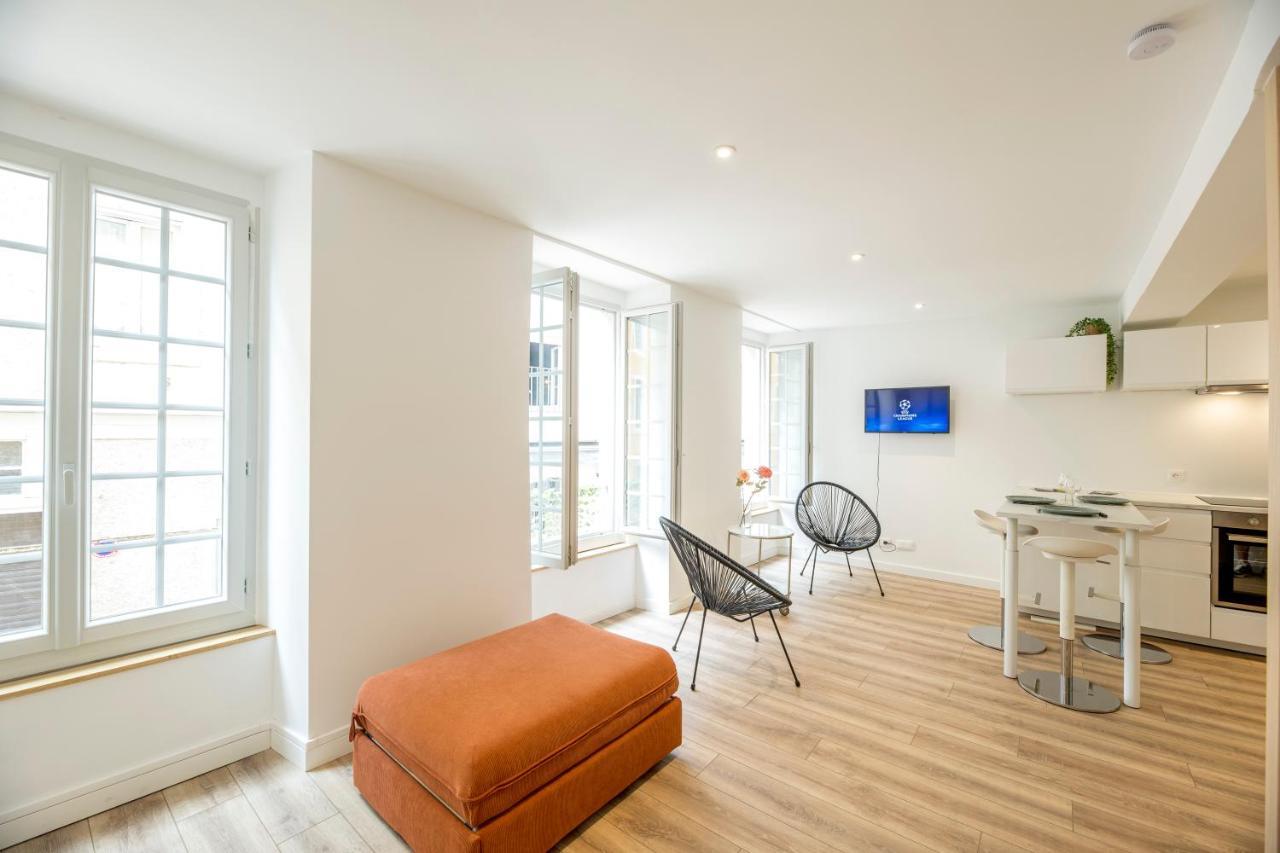 Quartier Du Chateau, Superbe Appartement Avec Parking Pau Eksteriør billede